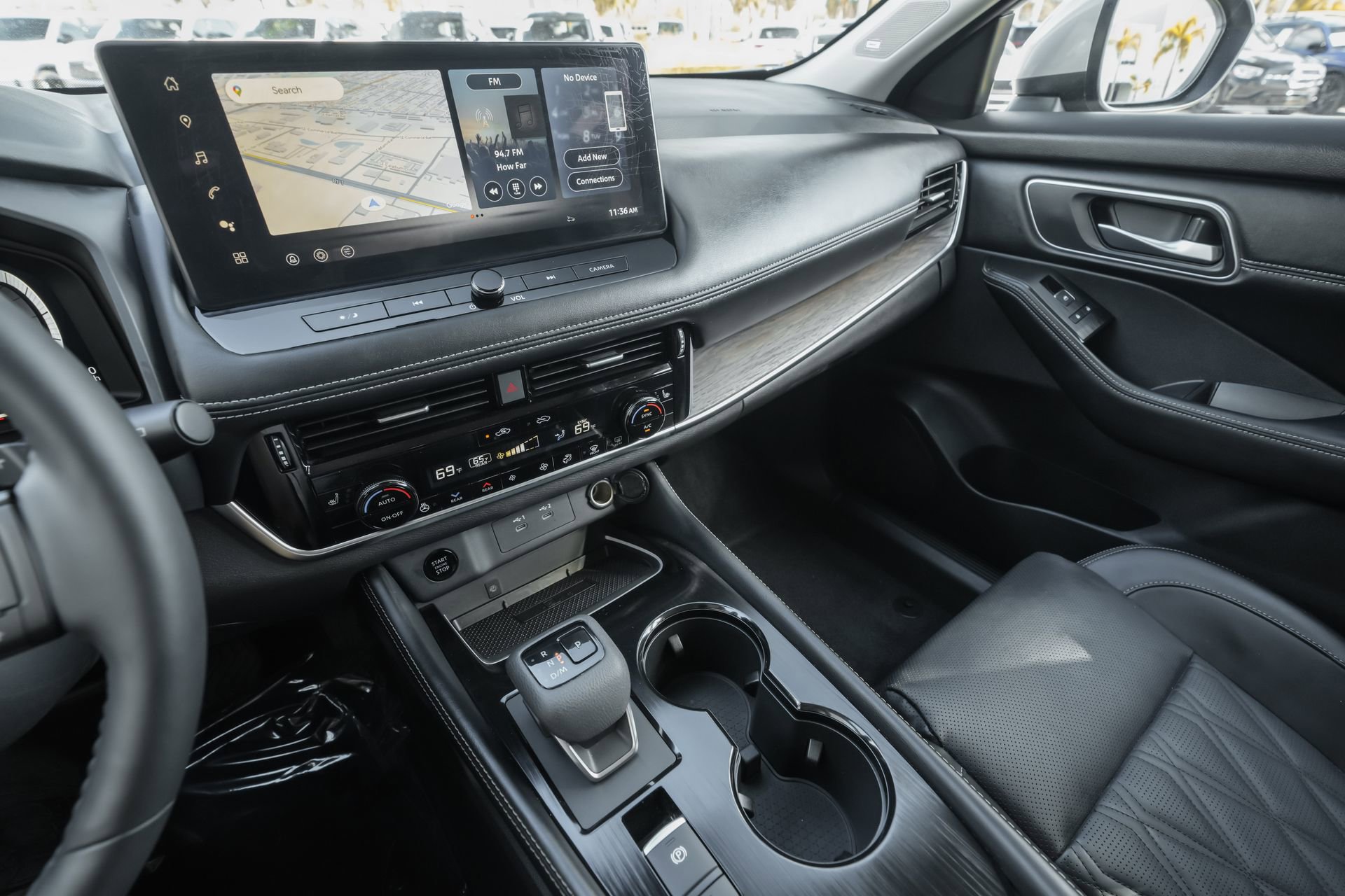 Used 2025 Nissan Rogue Platinum w/ Platinum Premium Package image 11