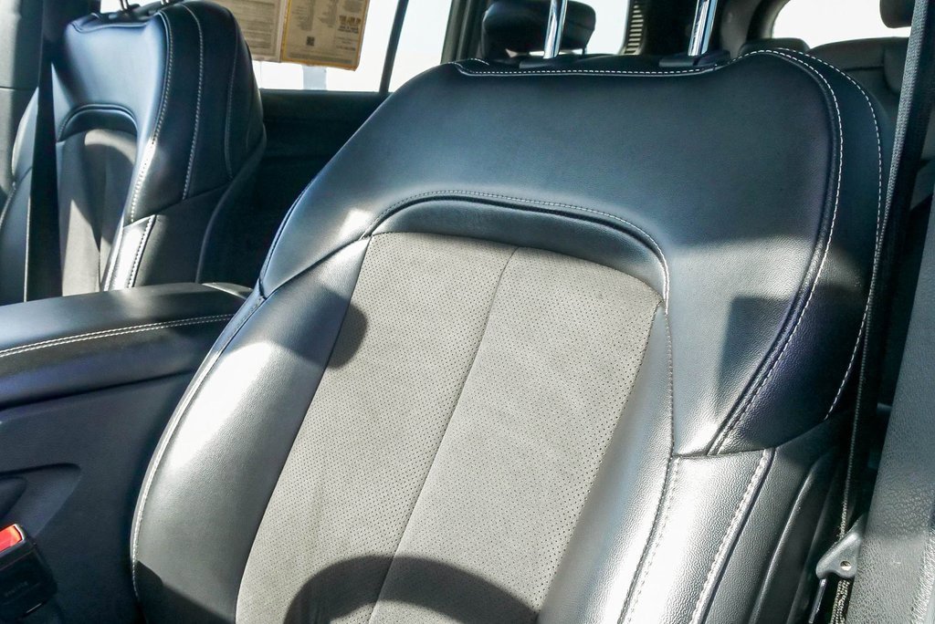 Used 2023 Jeep Grand Cherokee L Laredo image 22