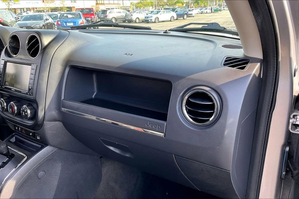 Used 2016 Jeep Patriot High Altitude AWD/4WD image 19