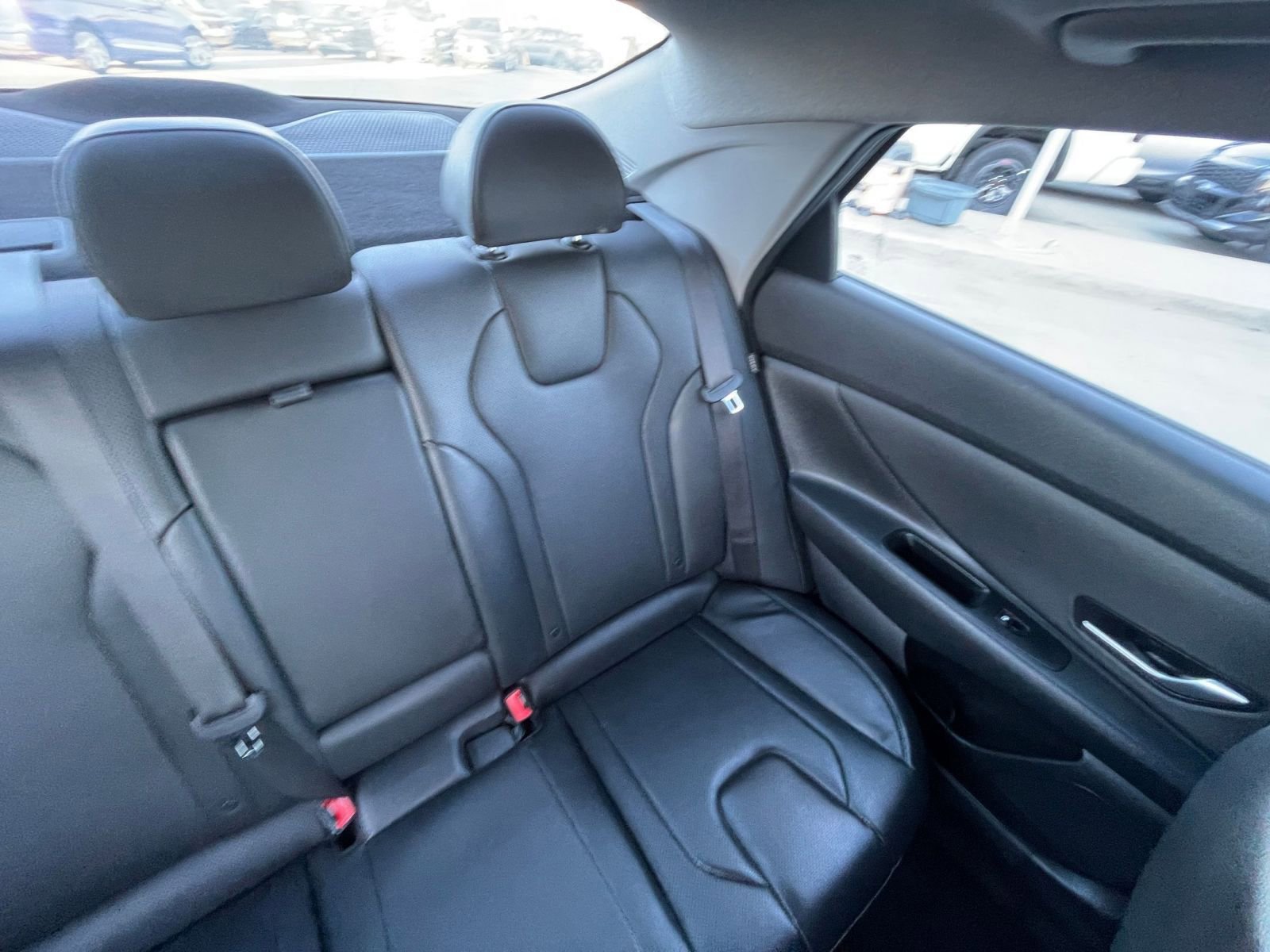 Used 2025 Hyundai Elantra Limited image 39