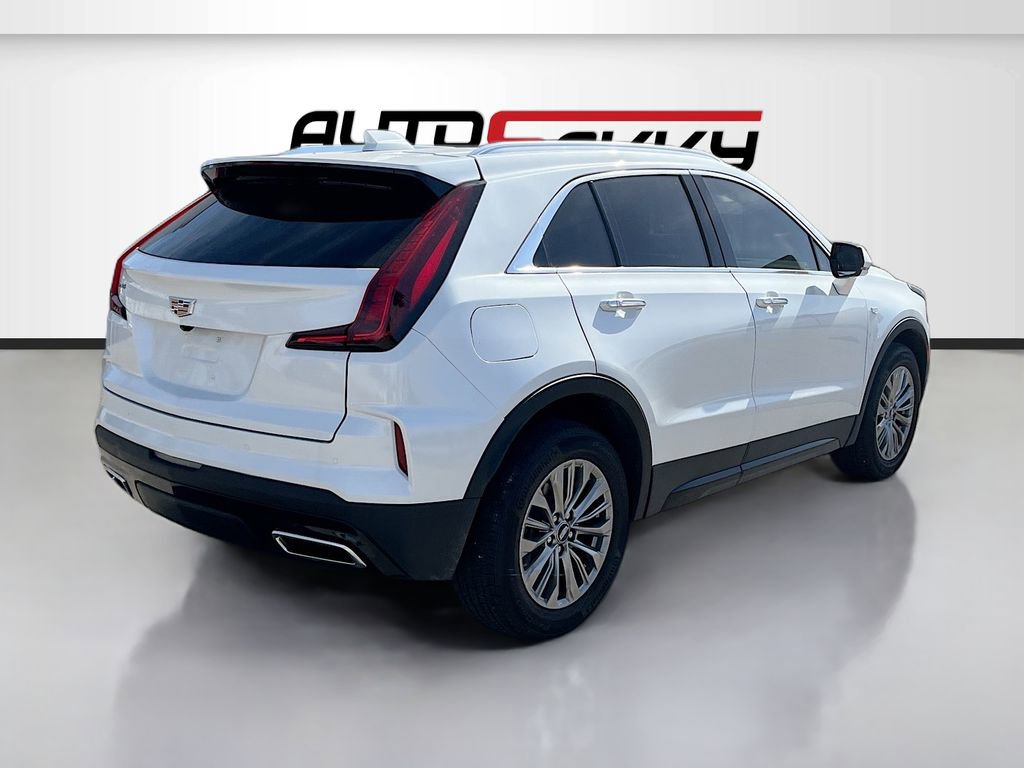 Used 2024 Cadillac XT4 Premium Luxury w/ Cold Weather Package FWD image 7