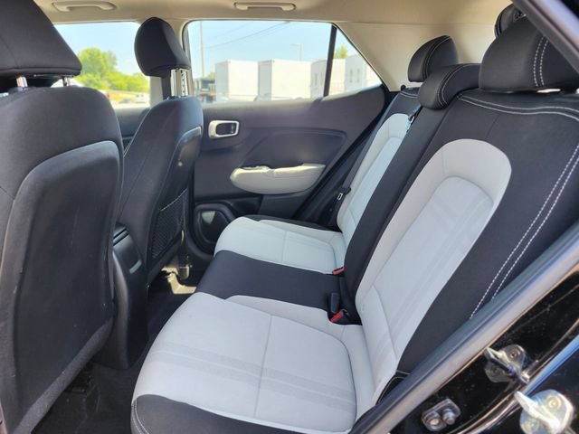 Used 2022 Hyundai Venue SEL FWD image 16