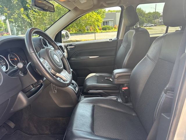 Used 2017 Jeep Compass Latitude AWD/4WD image 14