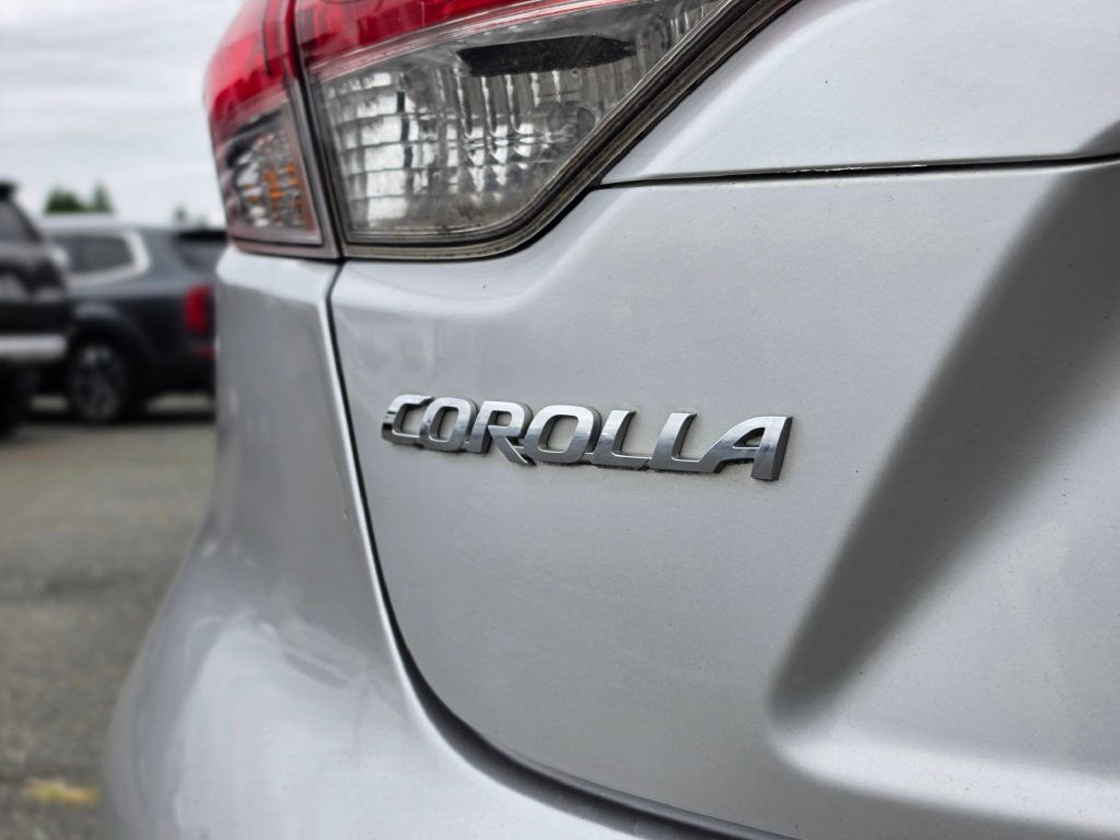 Used 2020 Toyota Corolla LE FWD image 18