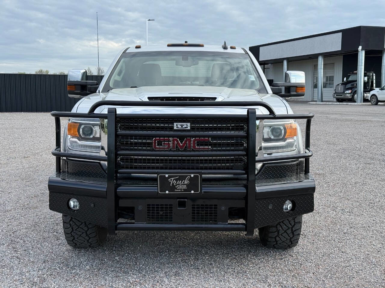 Used 2019 GMC Sierra 2500 SLT w/ Duramax Plus Package AWD/4WD image 2