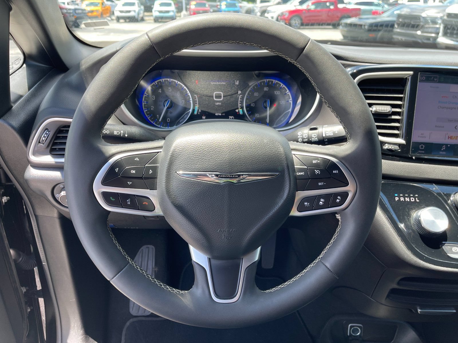 Used 2025 Chrysler Pacifica Select FWD image 26