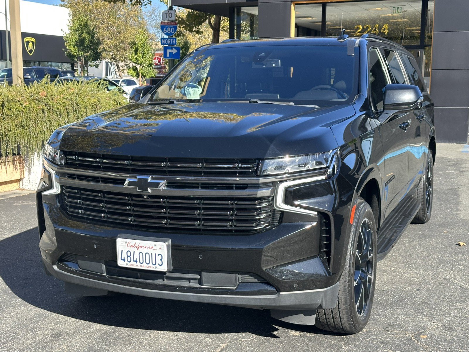 Used 2022 Chevrolet Suburban RST w/ Luxury Package AWD/4WD image 4