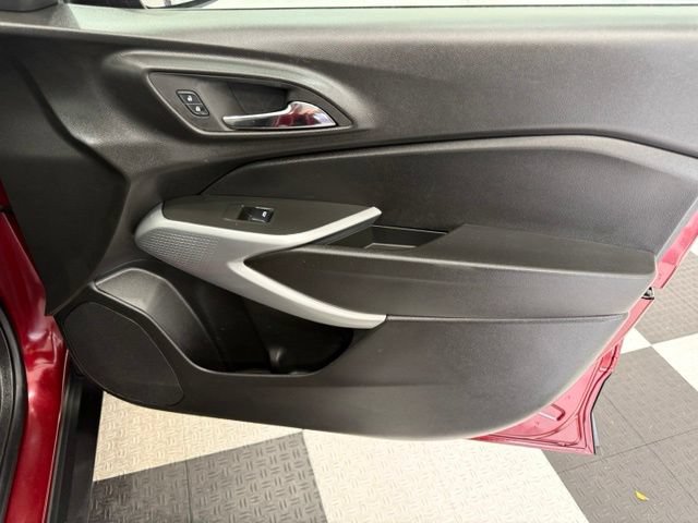 Used 2025 Chevrolet Trax LS w/ Driver Confidence Package FWD image 21