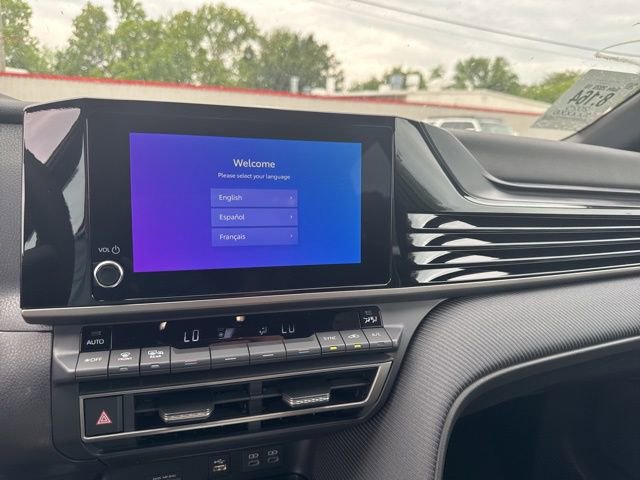 Used 2025 Toyota Camry SE FWD image 30