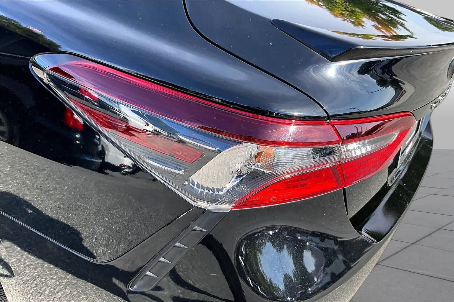 Used 2021 Toyota Camry SE w/ Cold Weather Package FWD image 29