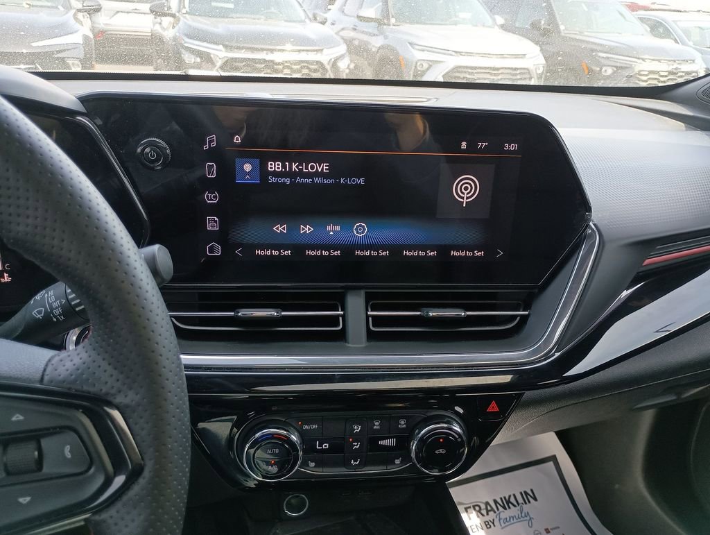 Used 2025 Chevrolet Trax RS w/ Sunroof Package FWD image 22