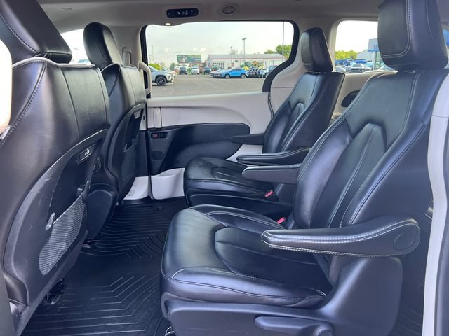 Used 2023 Chrysler Pacifica Limited FWD image 5