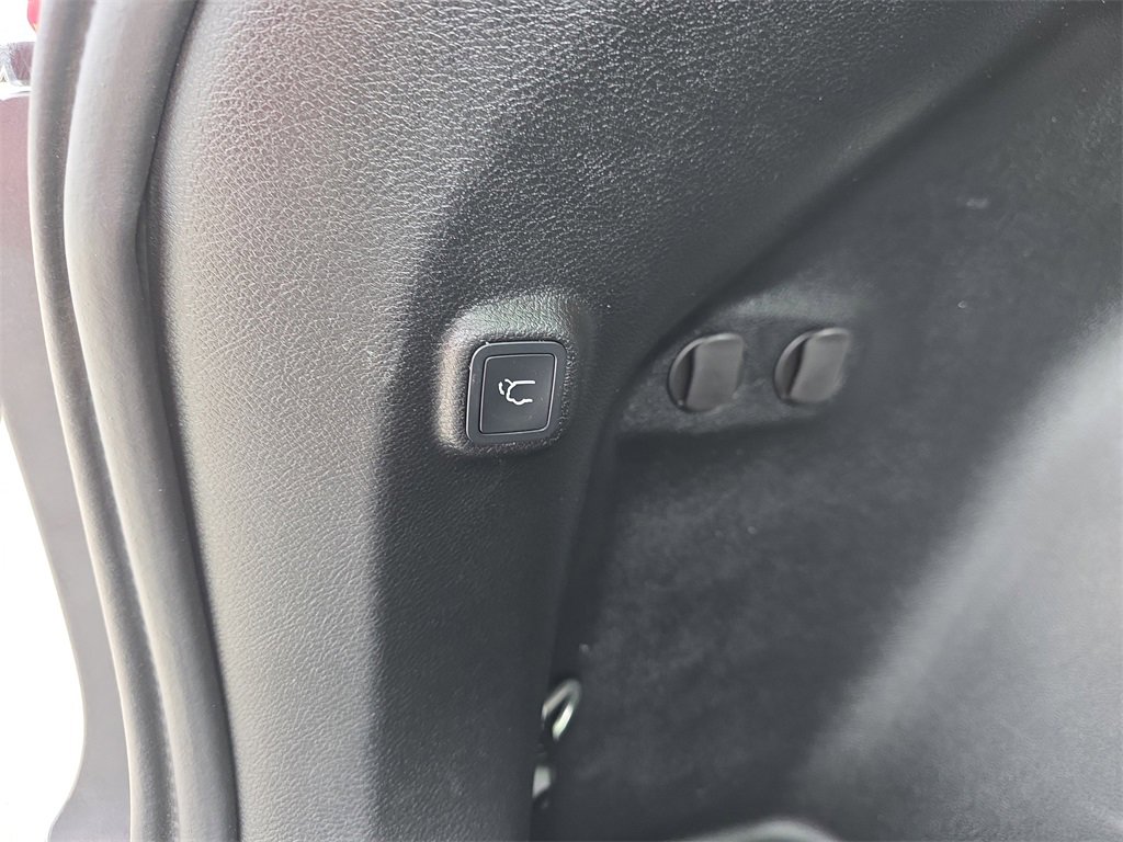 Used 2022 Jeep Cherokee Limited image 35