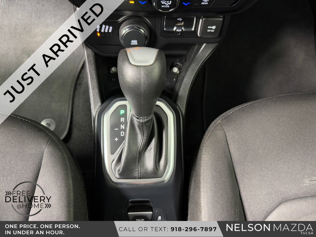Used 2019 Jeep Renegade Latitude AWD/4WD image 30