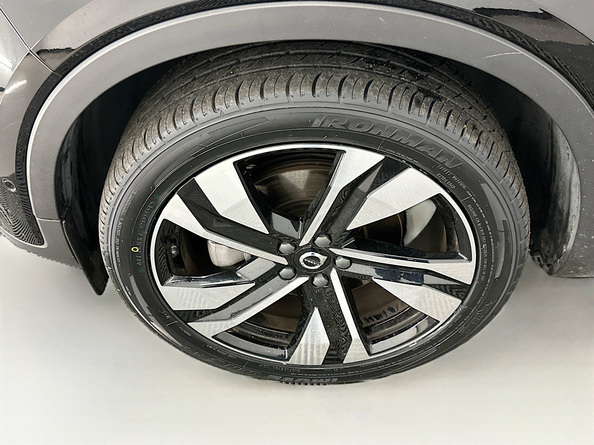 Used 2023 Volvo XC40 B5 Ultimate image 11