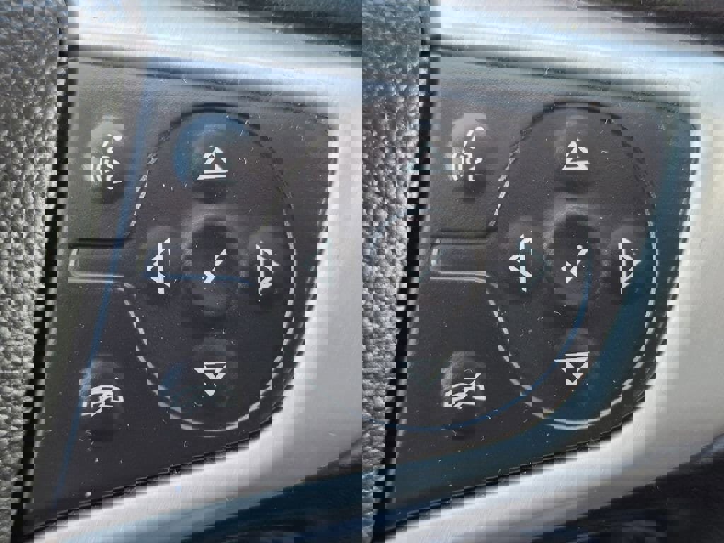 Certified 2023 GMC Acadia SLT image 13