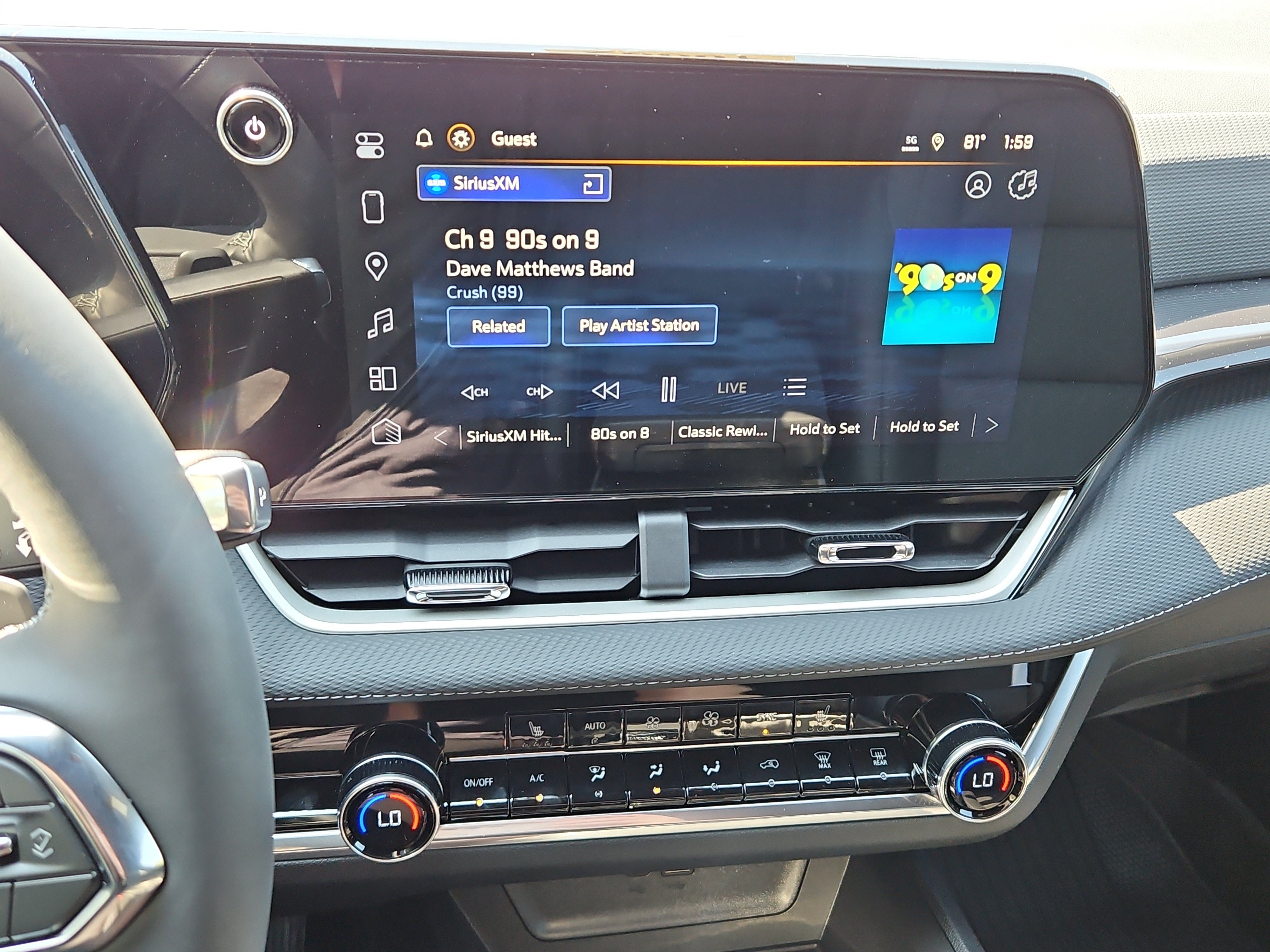 New 2026 Chevrolet Equinox LT w/ Convenience Package II FWD image 18