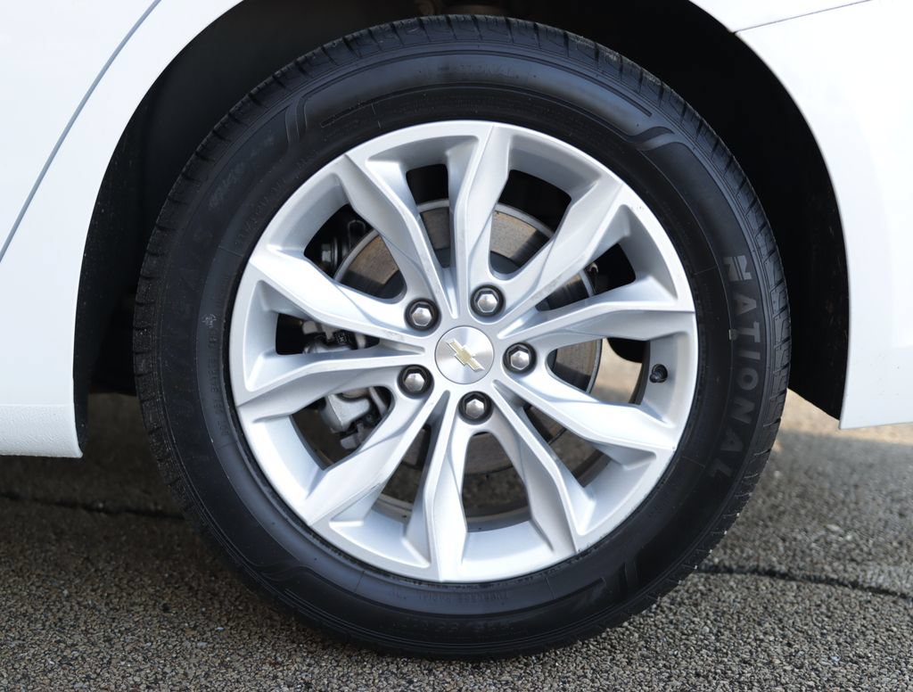 Used 2023 Chevrolet Malibu LT FWD image 34