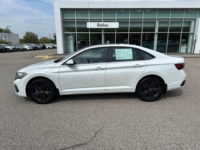 Certified 2023 Volkswagen Jetta SE w/ Panoramic Sunroof Package FWD image 5
