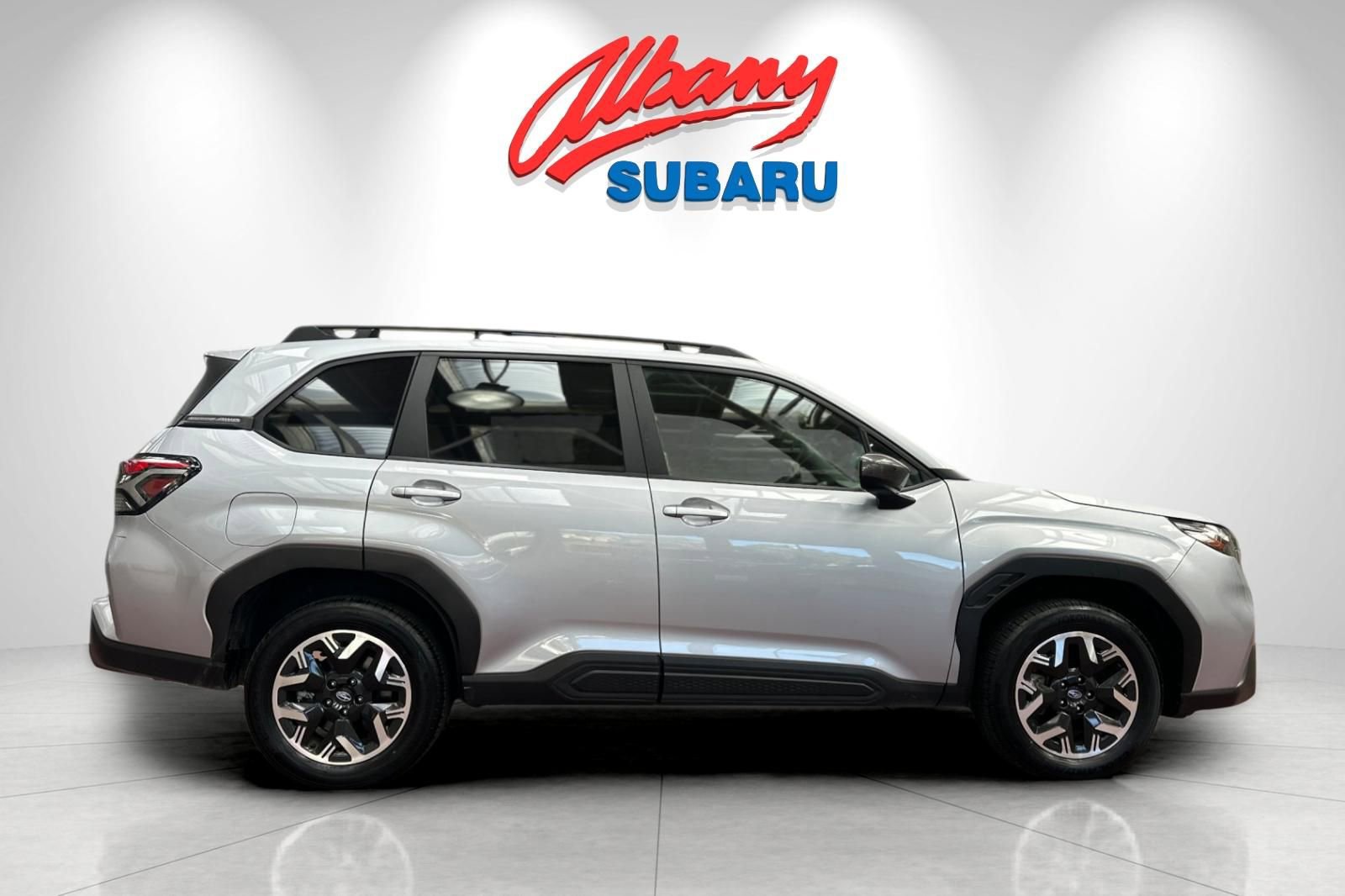 Used 2025 Subaru Forester Premium AWD/4WD image 3