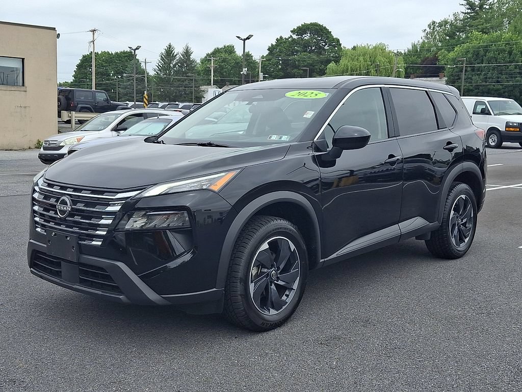 Used 2025 Nissan Rogue SV AWD/4WD image 3