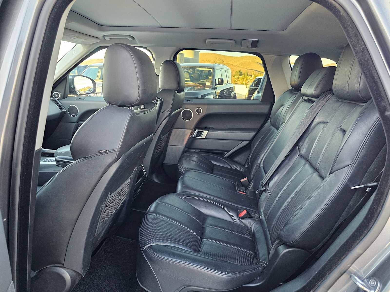 Used 2014 Land Rover Range Rover Sport HSE image 16