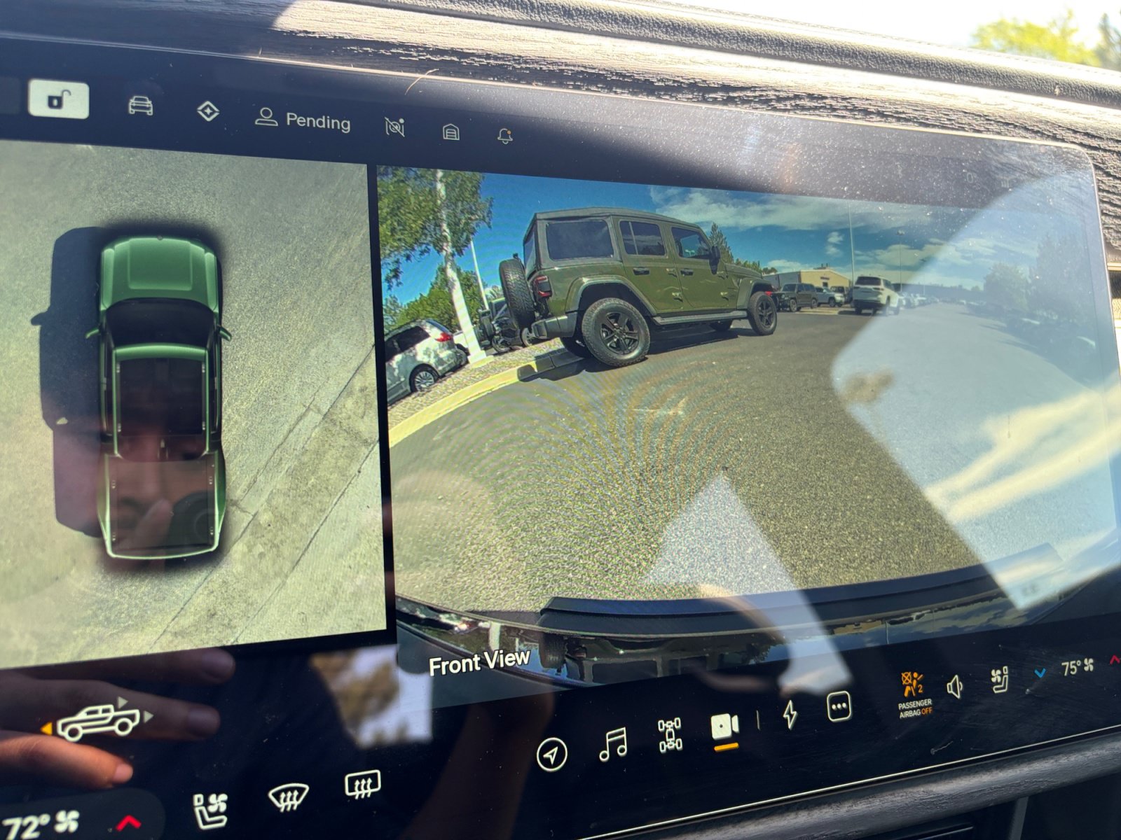 Used 2025 Rivian R1T Adventure AWD/4WD image 24