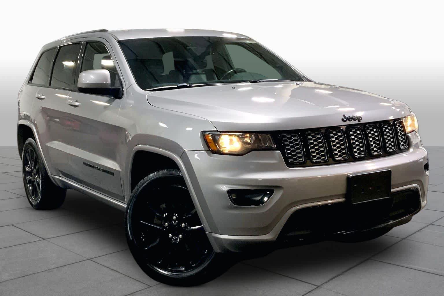 Used 2020 Jeep Grand Cherokee Altitude AWD/4WD image 3