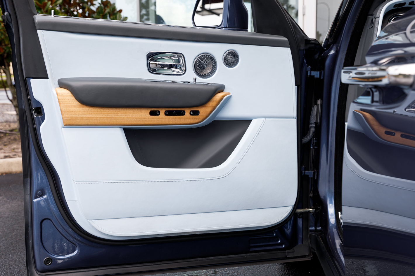 Certified 2019 Rolls-Royce Cullinan AWD/4WD image 18