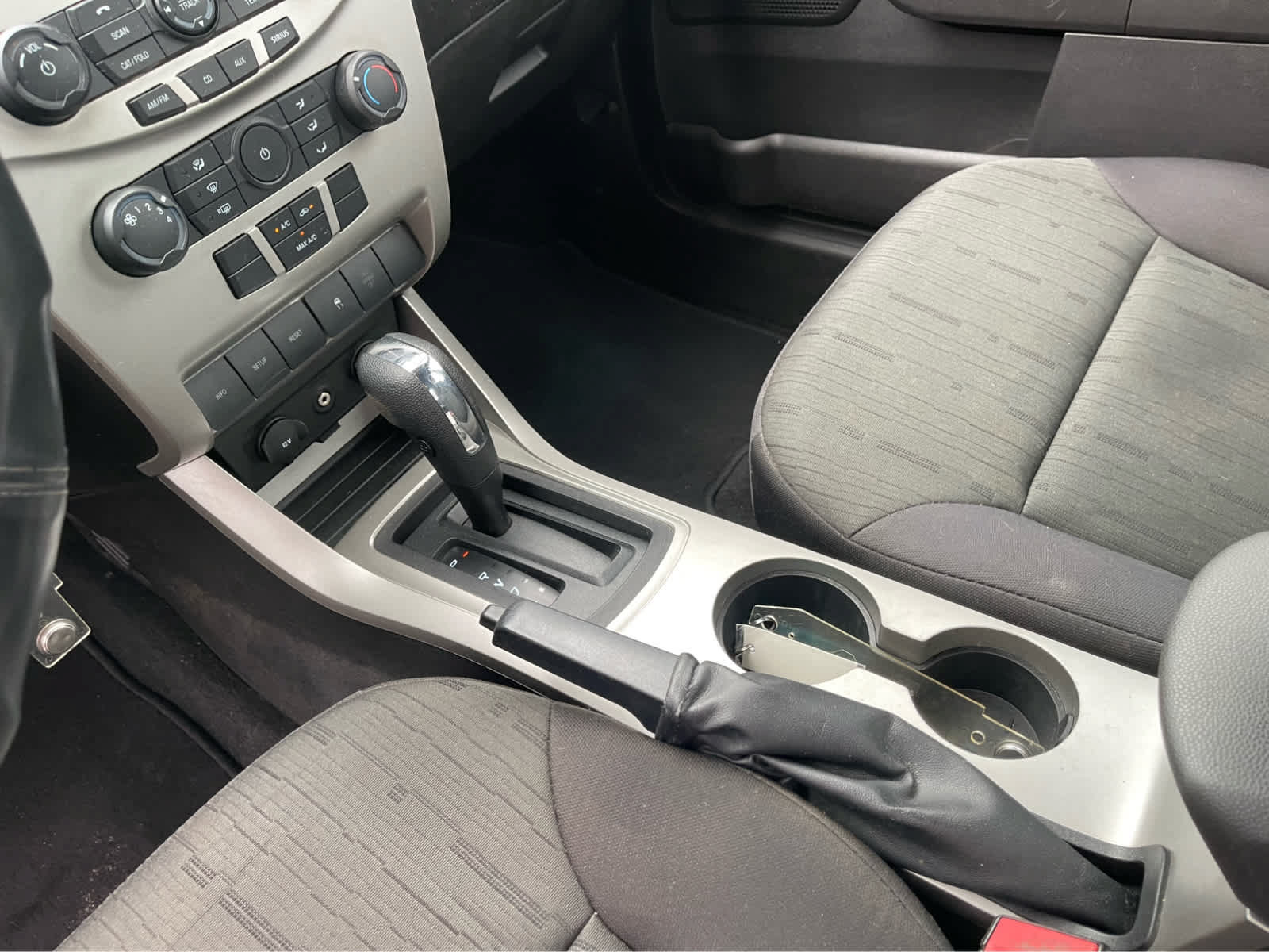 Used 2011 Ford Focus SE FWD image 16