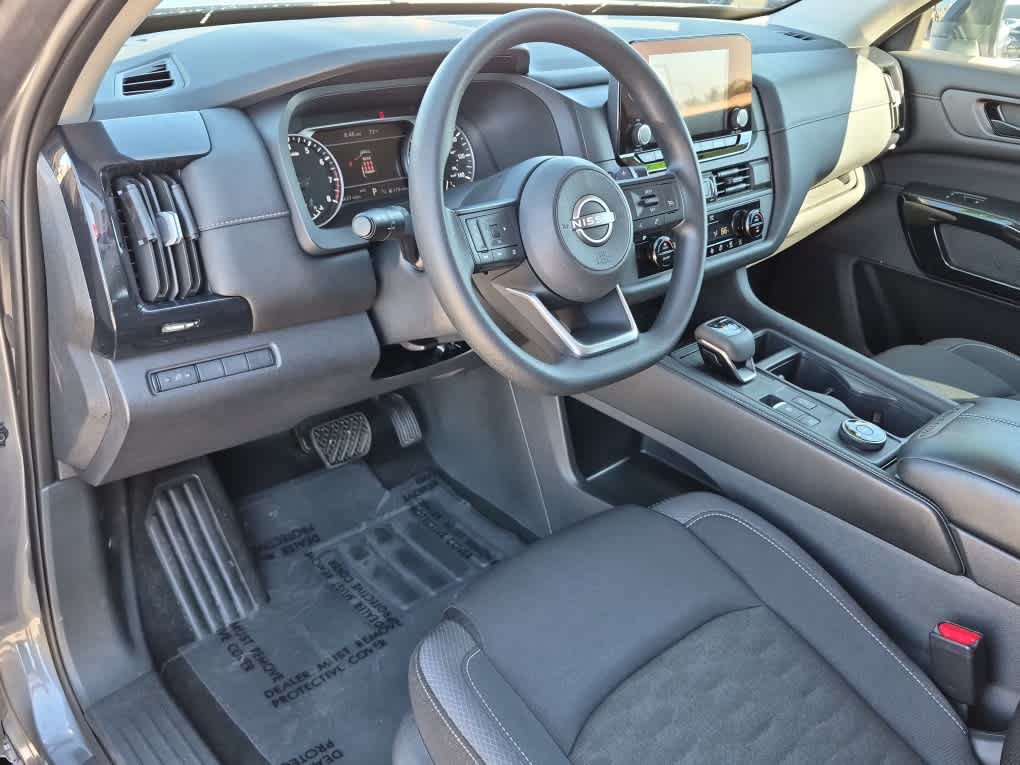 Used 2025 Nissan Pathfinder S AWD/4WD image 12