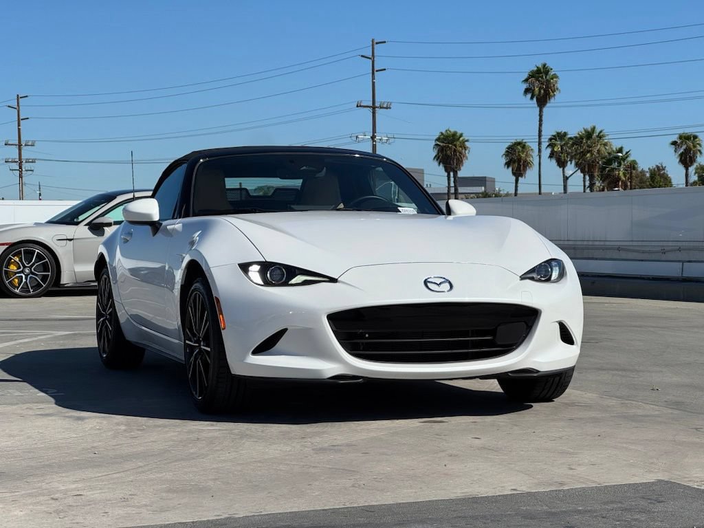 Used 2025 MAZDA MX-5 Miata Grand Touring RWD image 2