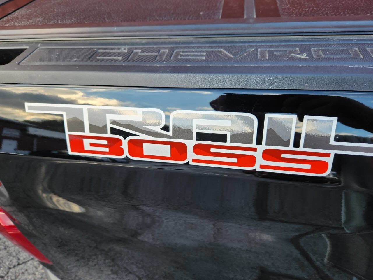 Used 2022 Chevrolet Silverado 1500 LT Trail Boss w/ Convenience Package II image 16