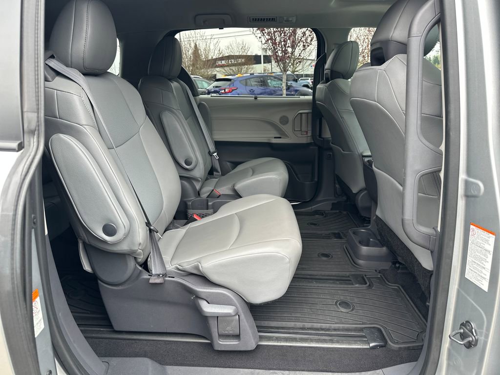 Certified 2021 Toyota Sienna XLE image 16