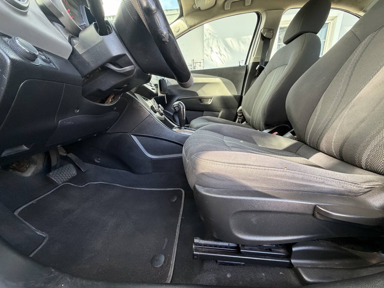 Used 2014 Chevrolet Sonic LT FWD image 11