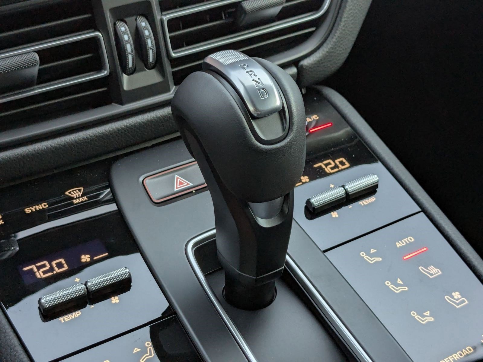 New 2026 Porsche Macan image 20