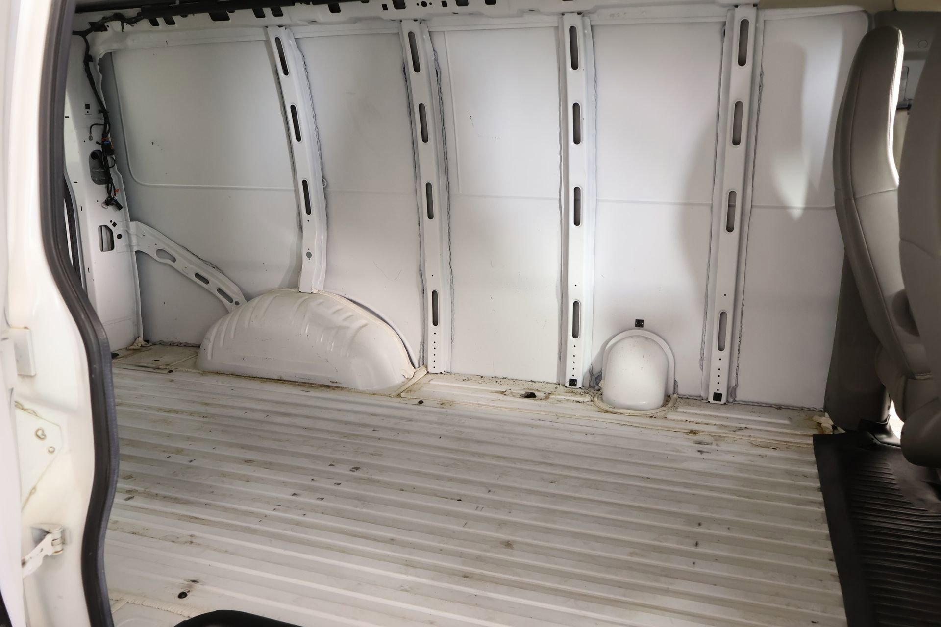 Used 2017 Chevrolet Express 2500 image 11