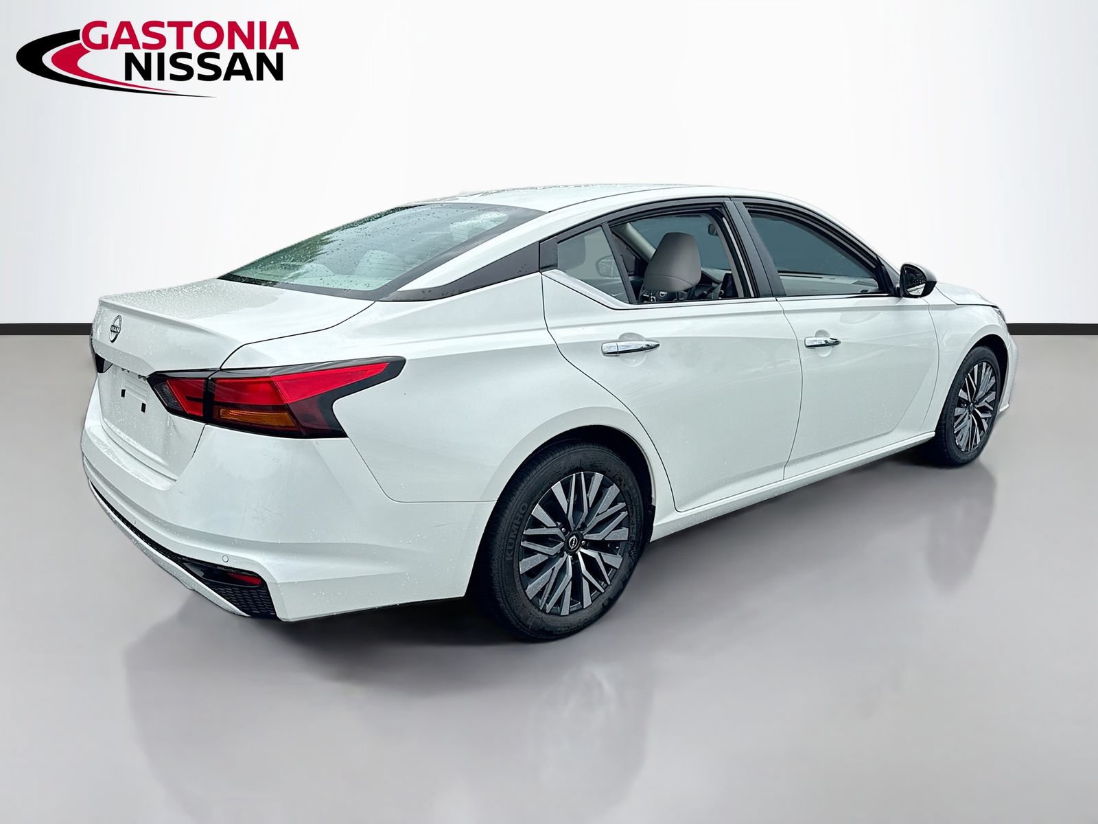 Used 2025 Nissan Altima 2.5 SV FWD image 9