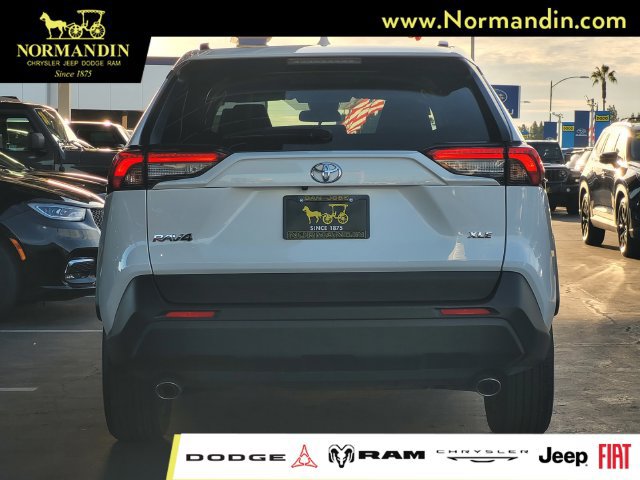 Used 2025 Toyota RAV4 XLE FWD image 4