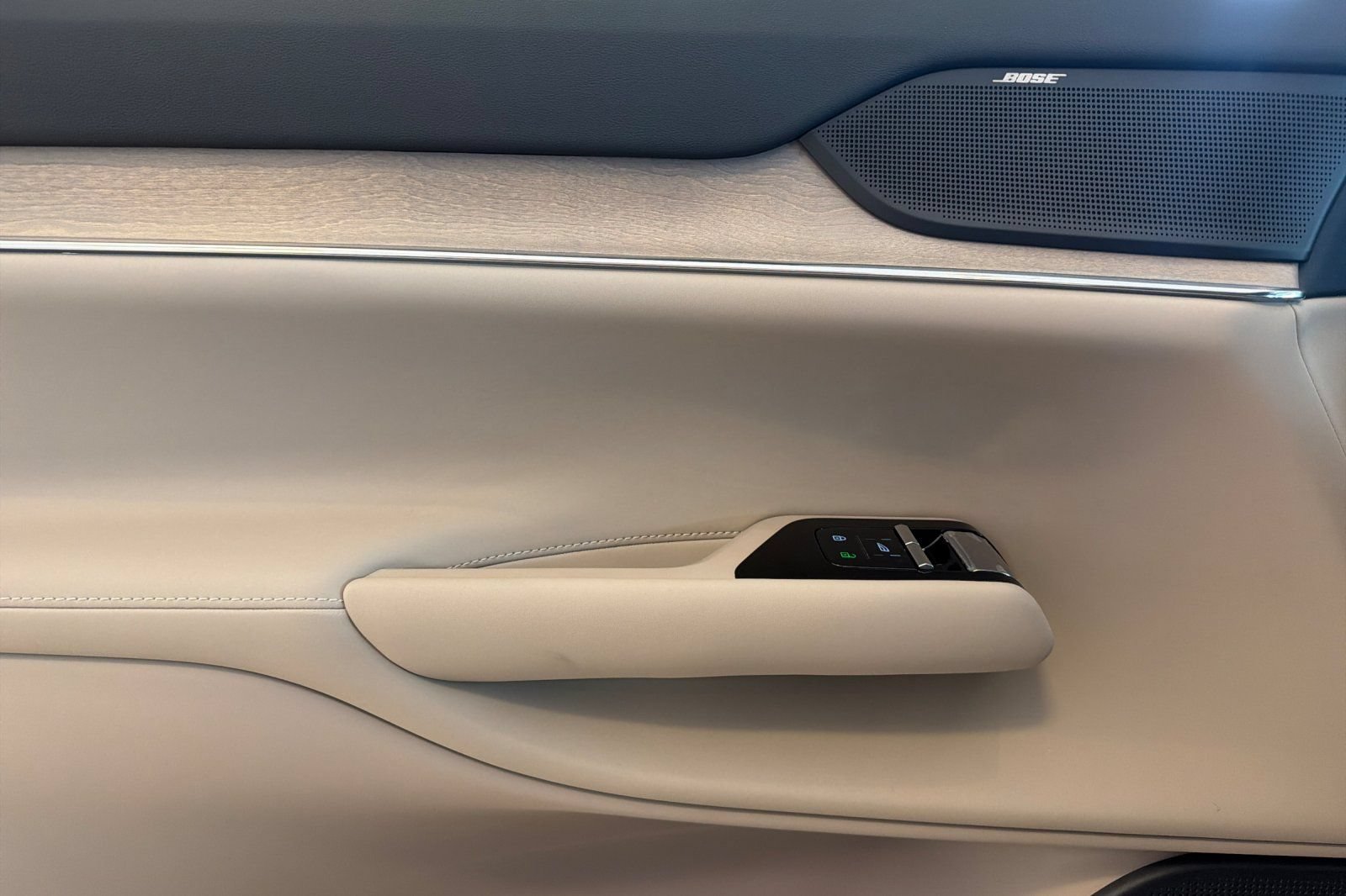 New 2026 Volvo EX90 Plus RWD image 11