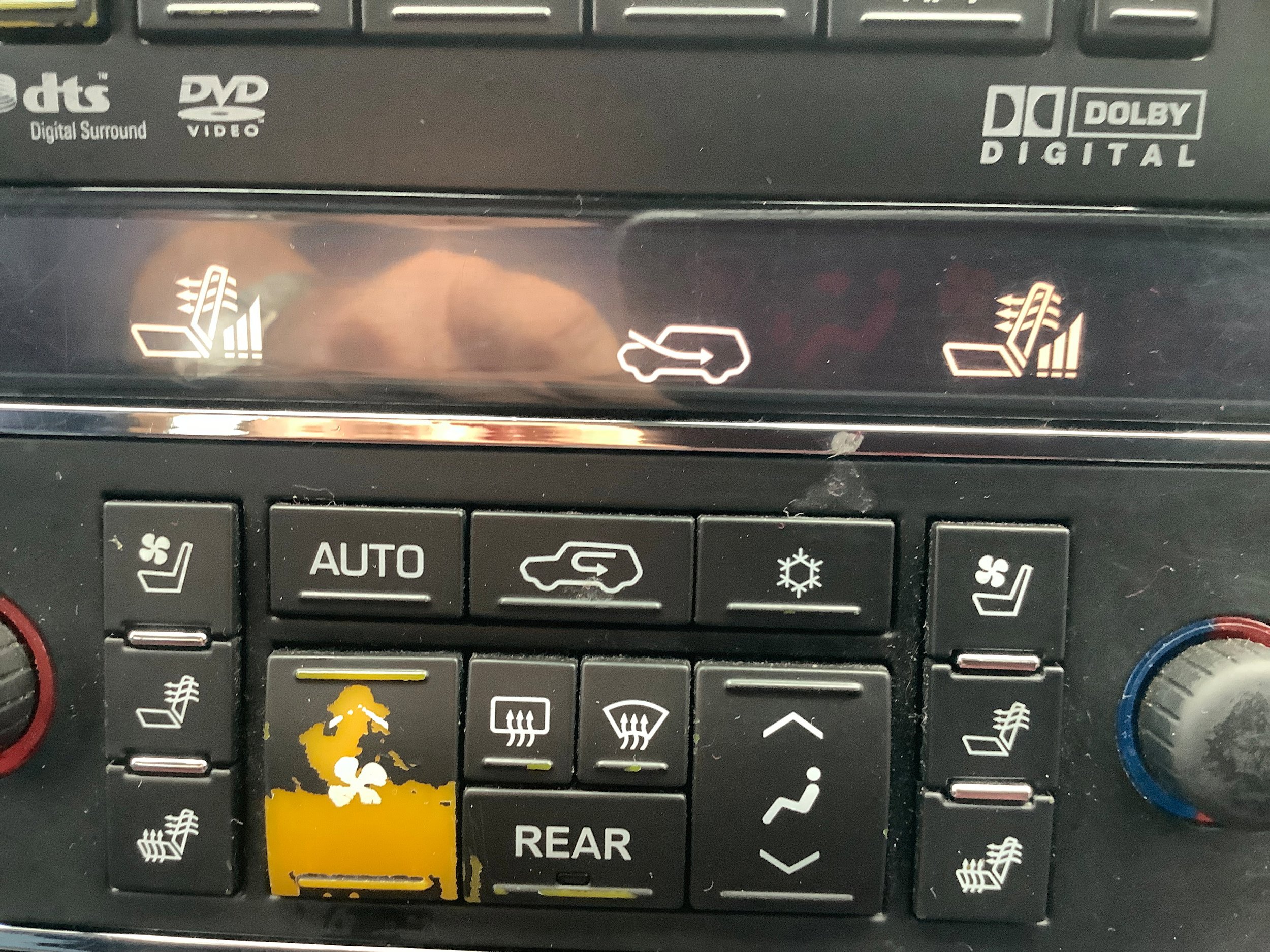 Used 2011 Cadillac Escalade Luxury AWD/4WD image 26