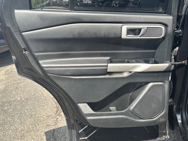Used 2022 Ford Explorer XLT w/ Equipment Group 202A RWD image 27