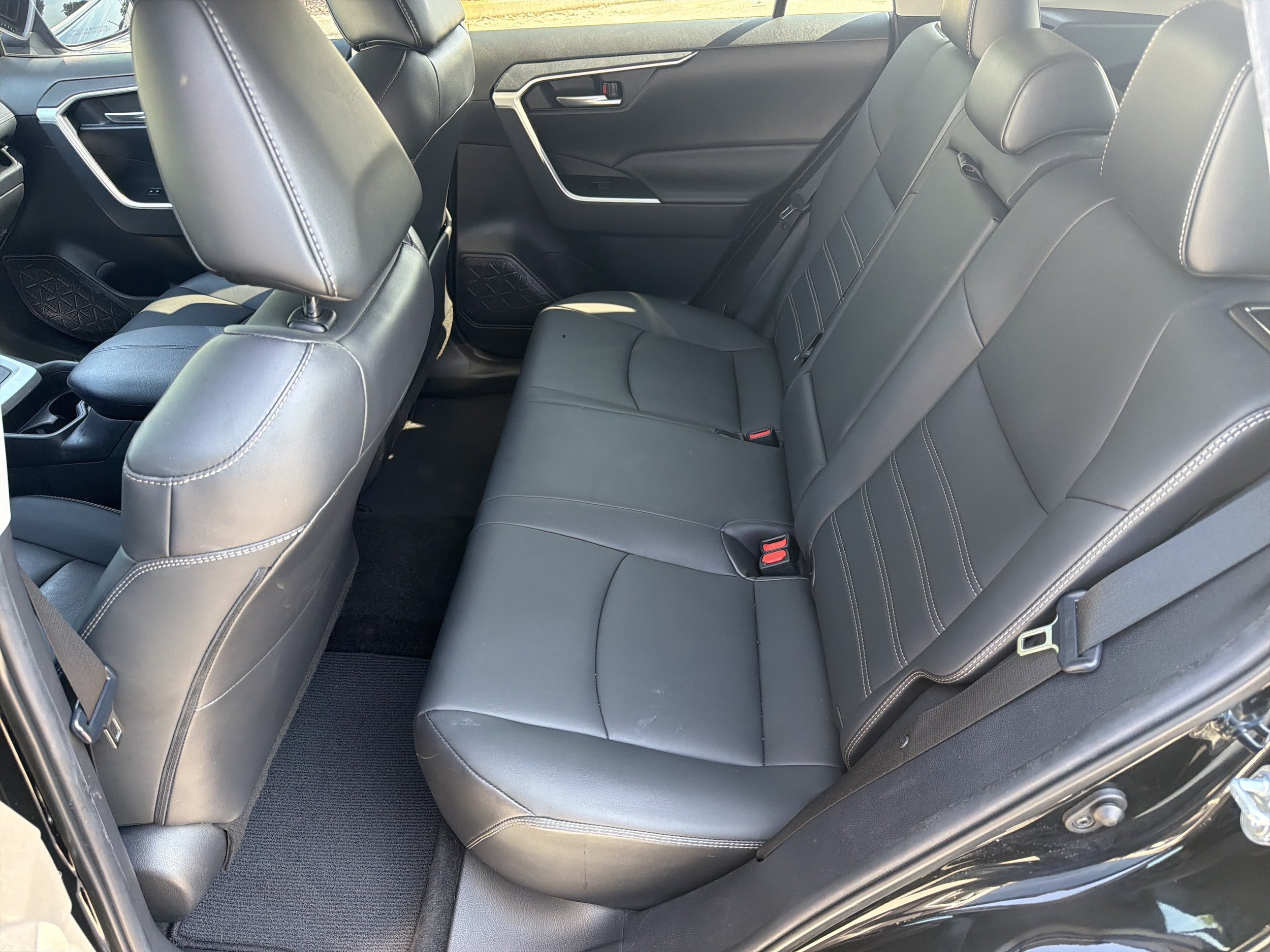 Used 2021 Toyota RAV4 XLE Premium FWD image 19