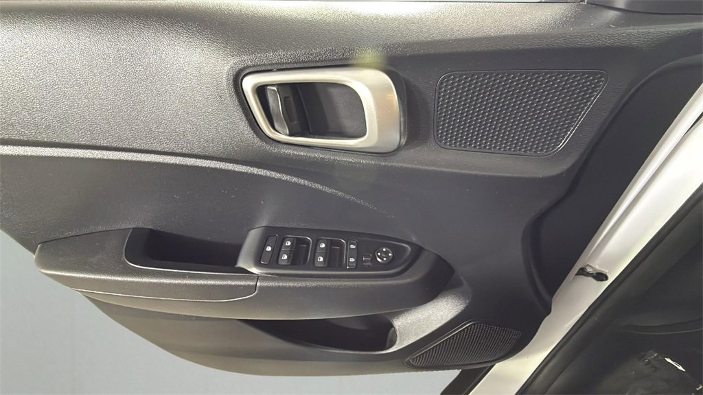 Used 2022 Hyundai Venue SE image 25