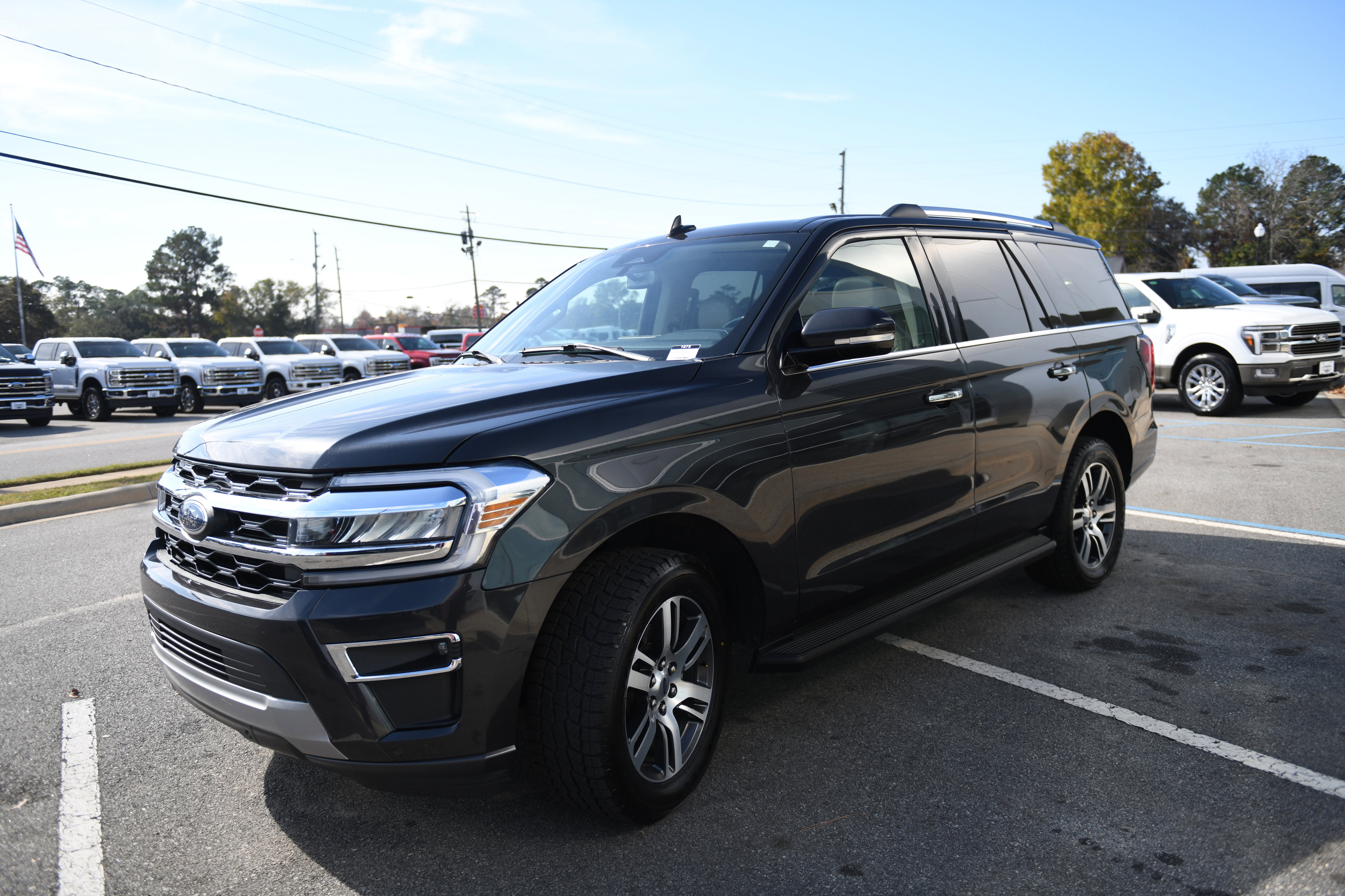 Used 2024 Ford Expedition Limited image 5