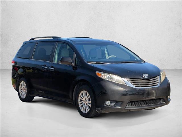 Used 2013 Toyota Sienna XLE w/ Premium Pkg FWD image 3