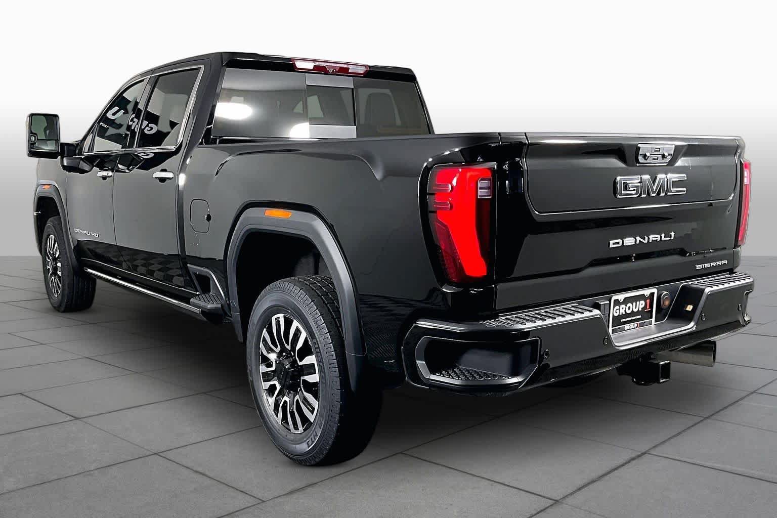 Certified 2025 GMC Sierra 2500 Denali Ultimate AWD/4WD image 11