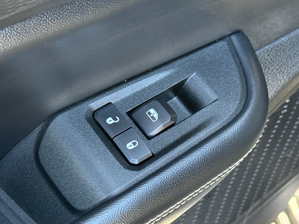 Used 2024 Jeep Grand Cherokee Altitude AWD/4WD image 29