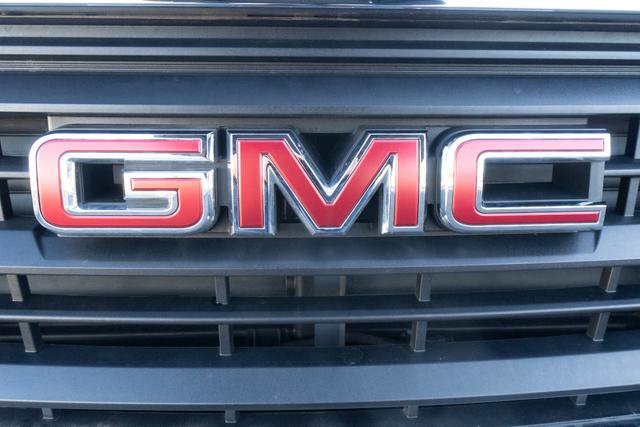 Used 2024 GMC Terrain SLE w/ Driver Convenience Package image 46