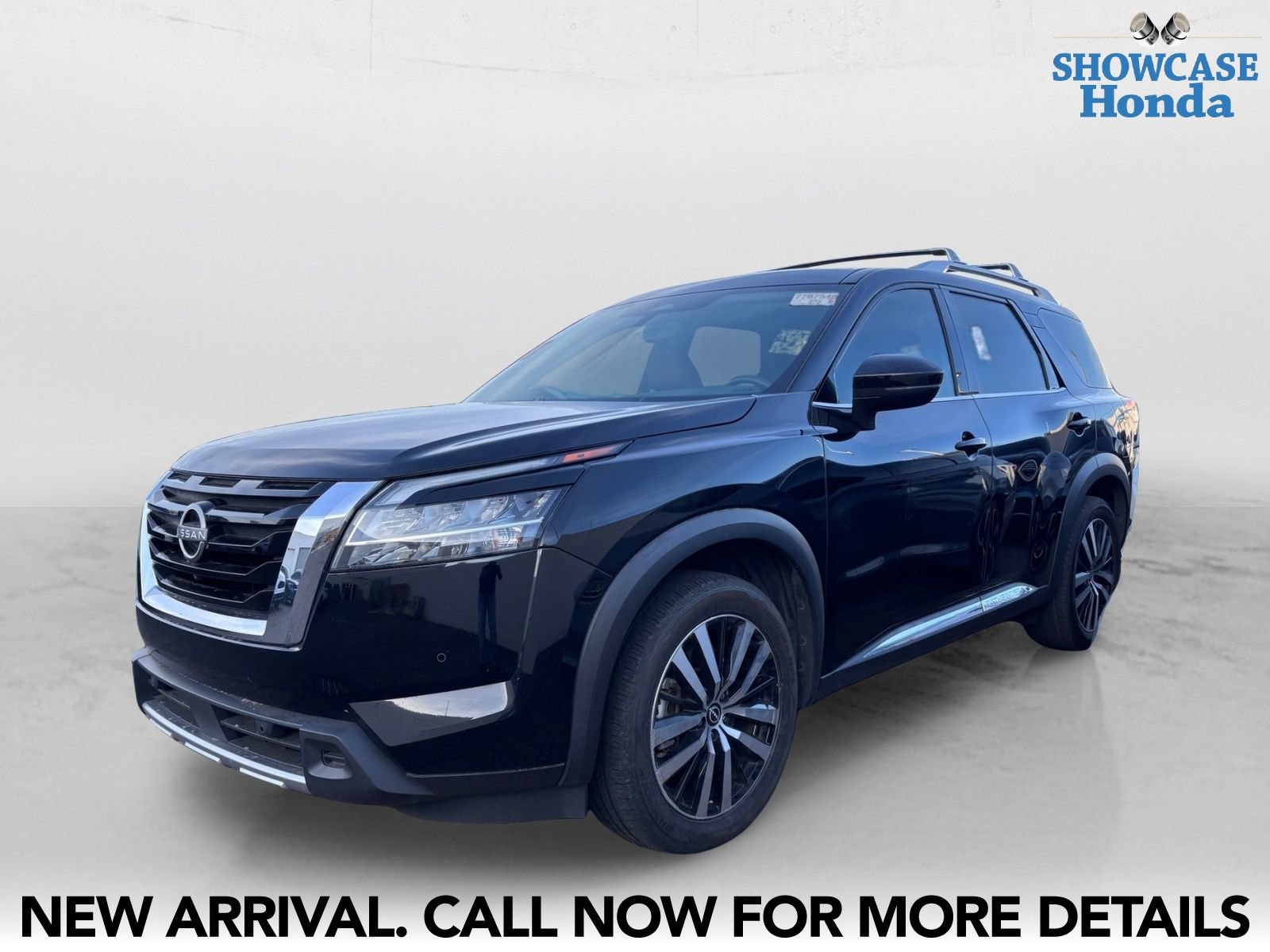 Used 2023 Nissan Pathfinder Platinum w/ Cargo Package FWD image 2